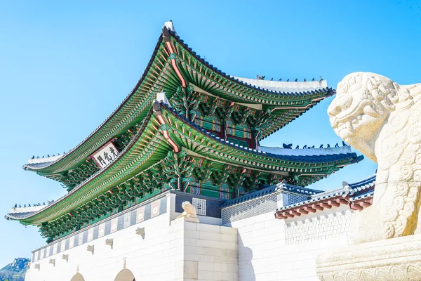 Vacker arkitektur i gyeongbokgung palats — Stockfoto