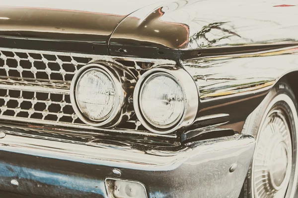 Headlight lamp of vintage classic car — Stock Photo, Image