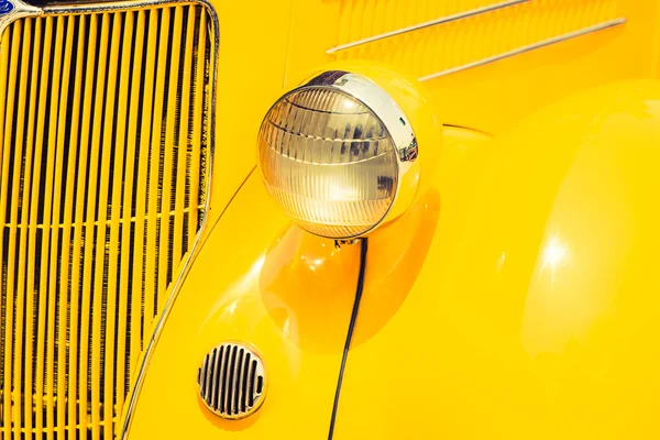 Headlight lamp of vintage classic car — Stock Photo, Image