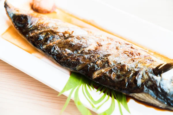 Gegrilde Saba vis met zoete saus — Stockfoto