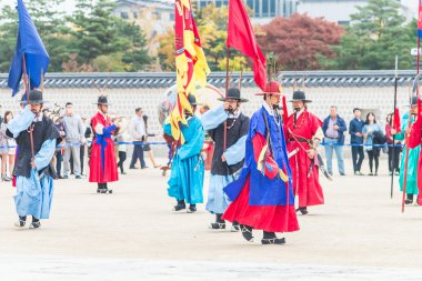 changing of guard demonstration at Gyeongbokgung Palace