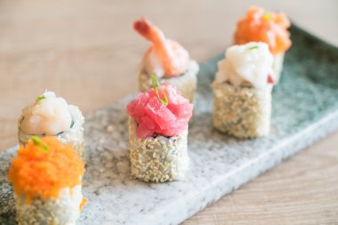 lezzetli ve taze sushi