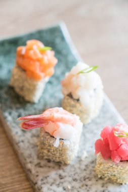 lezzetli ve taze sushi