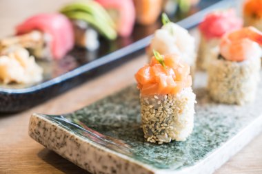 lezzetli ve taze sushi