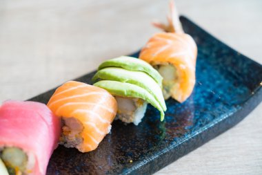 lezzetli ve taze sushi