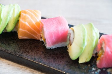 lezzetli ve taze sushi