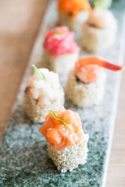 Sushi gustos și proaspăt — Fotografie, imagine de stoc