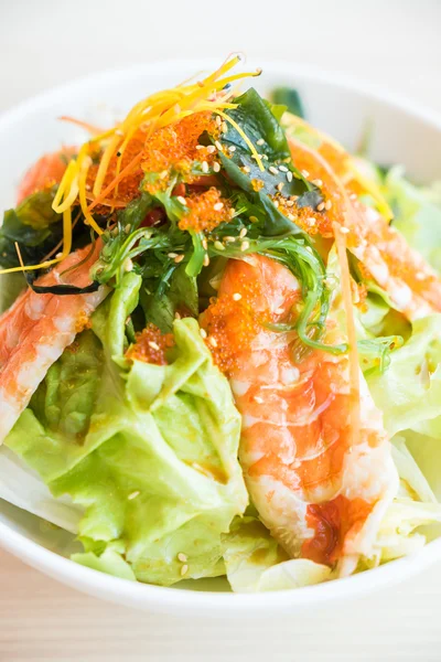 Lezzetli karides salatası