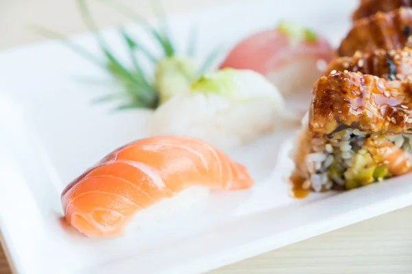 Sushi sabroso y fresco — Foto de Stock