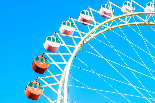 Ferris wheel in park — Zdjęcie stockowe