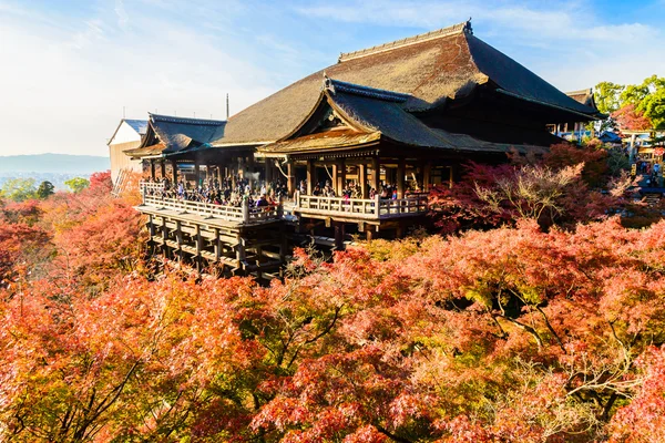 Templo Kiyomizu-dera en temporada de otoño — Foto de Stock