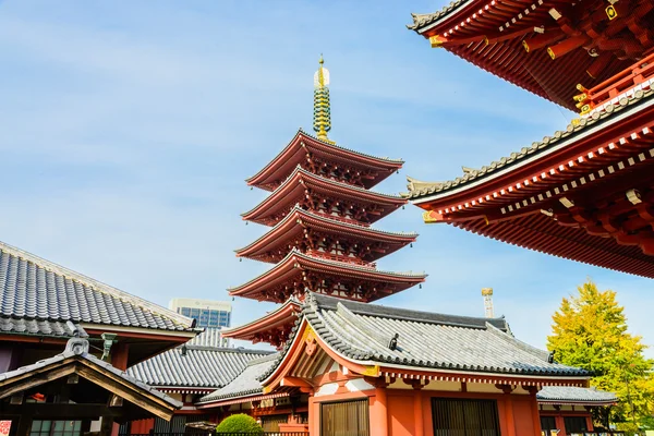 Hermosa arquitectura en el templo de Sensoji — Foto de Stock