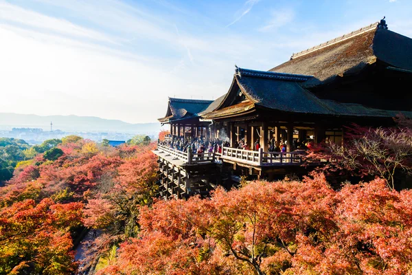 Templo Kiyomizu-dera en temporada de otoño — Foto de Stock