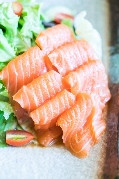 Deliciosa ensalada de salmón — Foto de Stock