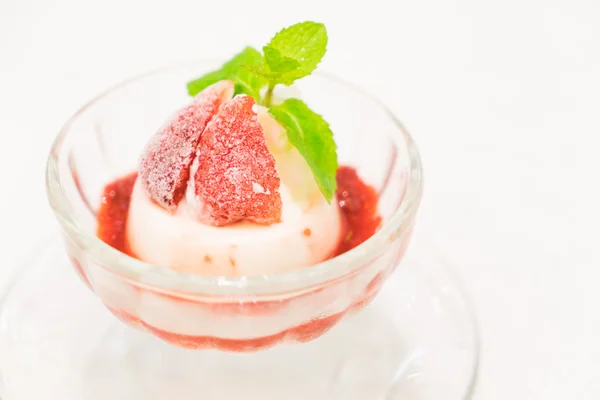 Panna cotta çilek — Stok fotoğraf