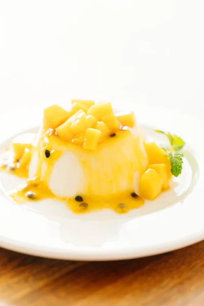 Panna cotta aus Früchten — Stockfoto