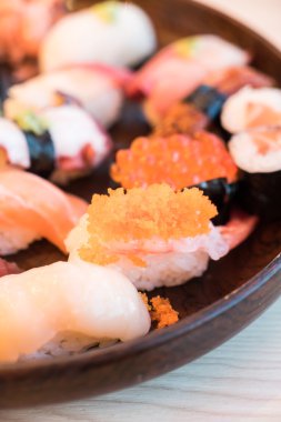 lezzetli Nigiri suşi