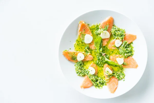 Delicious salmon salad — Stock Photo, Image
