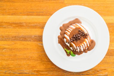 Çikolata panna cotta tatlı