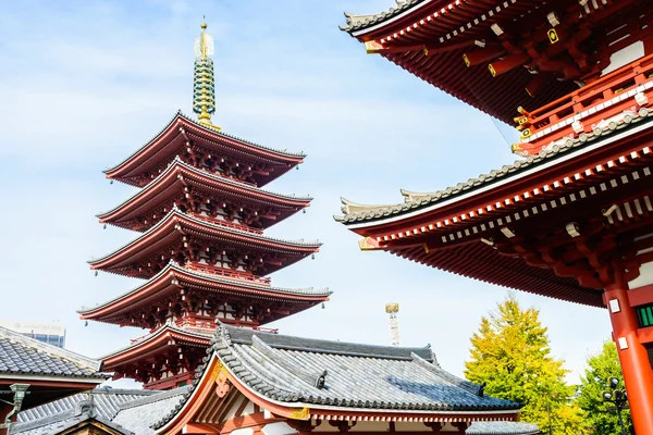 Hermosa arquitectura en el templo de Sensoji — Foto de Stock