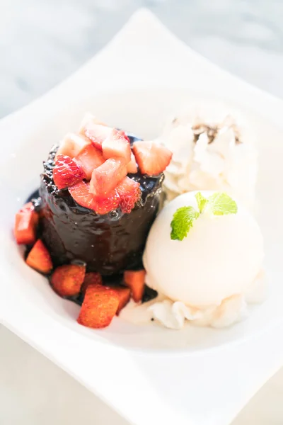 Dessert au chocolat lave — Photo