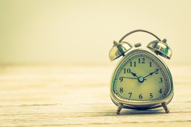 Klasik alarm saati