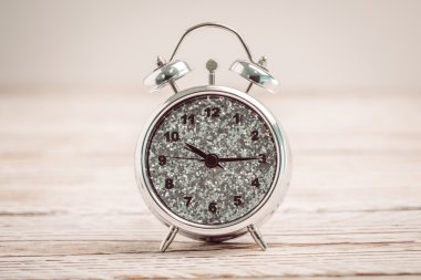 Klasik alarm saati