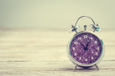 Klasik alarm saati