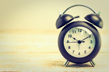 Klasik alarm saati