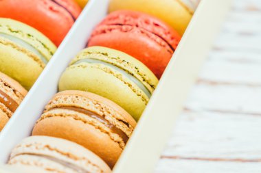 Renkli acıbadem kurabiyesi tatlı