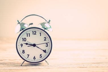 Klasik alarm saati