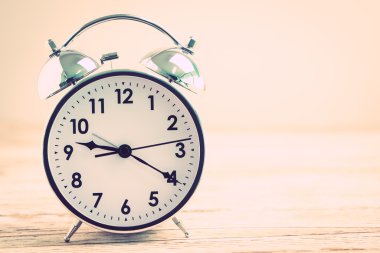 Klasik alarm saati