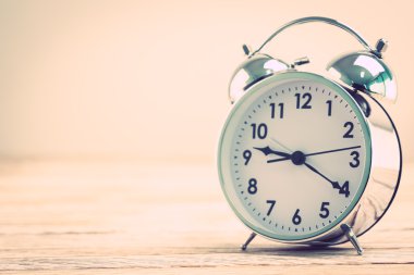Klasik alarm saati