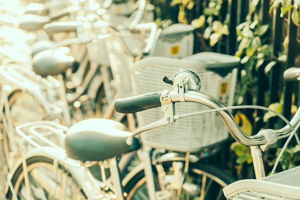 都市の自転車のハンドル — ストック写真