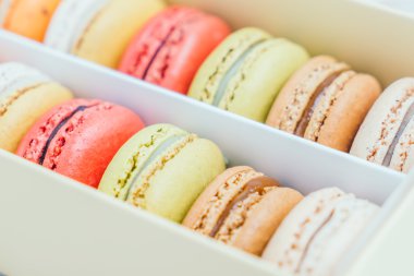 Renkli acıbadem kurabiyesi tatlı