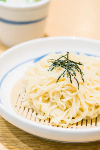 Tagliatelle di ramen freddo — Foto Stock