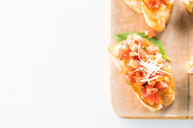 Domates ve mantar Bruschetta