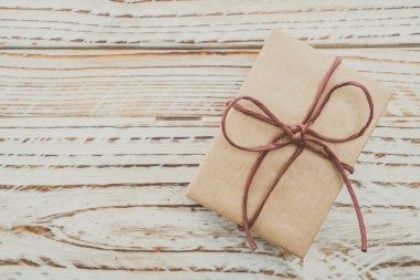 kahverengi hediye kutusu