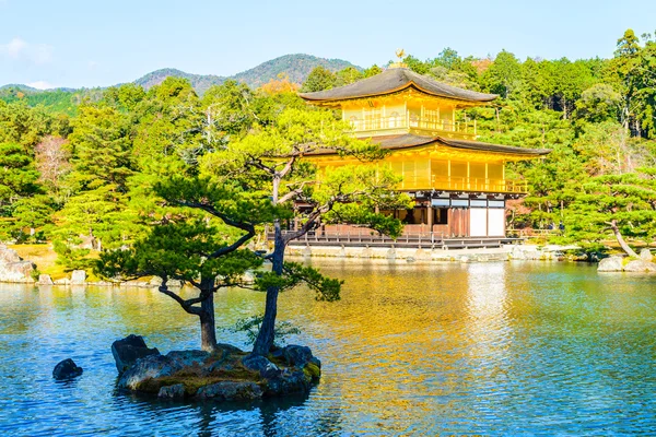 Pavilhão dourado no Templo de Kinkakuji — Fotografia de Stock