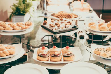 Otel restoranında açık büfe