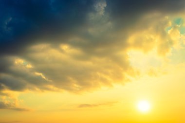 Sahilde güzel gündoğumu