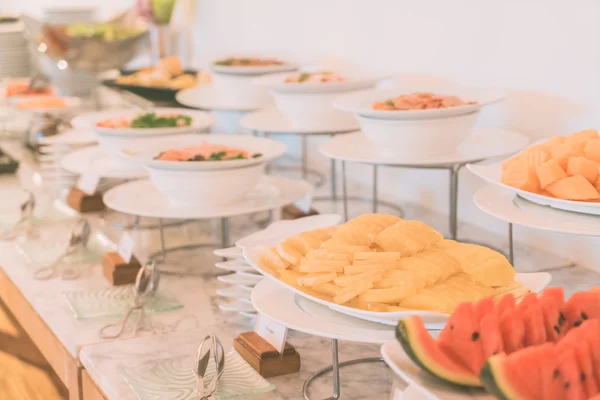 Buffet restauration dans le restaurant de l'hôtel — Photo