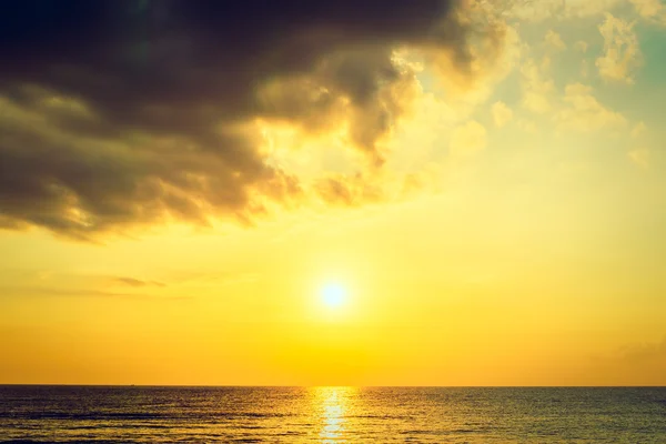 Beautiful Sunrise on beach — Stock Photo, Image