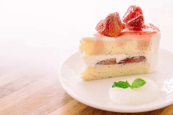 Strawberry cream cake — Stock Photo, Image