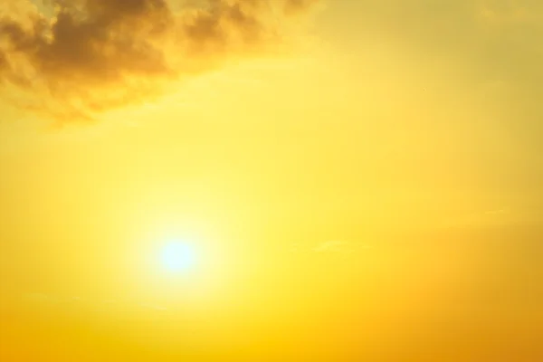 Nascer do sol bonito na praia — Fotografia de Stock