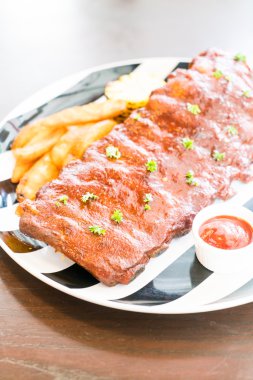 Izgara Barbekü domuz eti tatlı sos ile