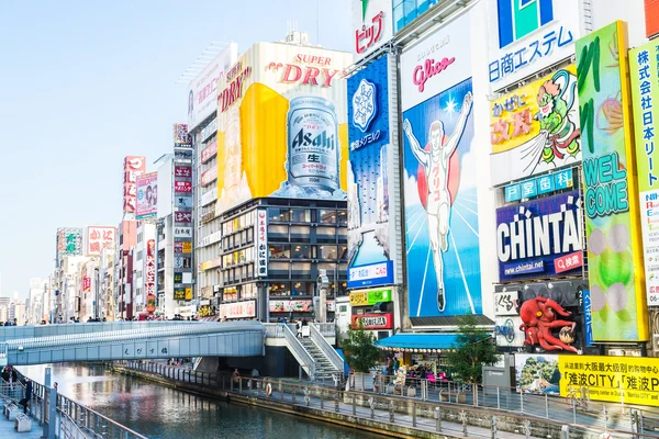 Blick auf Schilder Werbung bei numba — Stockfoto