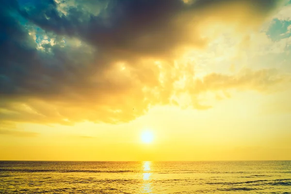 Belo nascer do sol e do mar — Fotografia de Stock