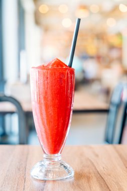 taze çilek smoothies