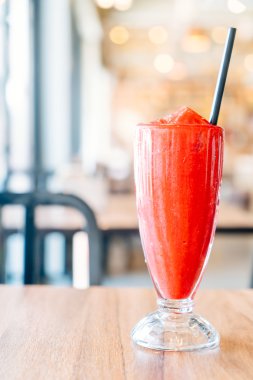 taze çilek smoothies